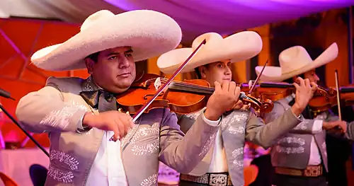Mariachi Nacional de Mexico, negocios en Cuauhtémoc, Ciudad de México