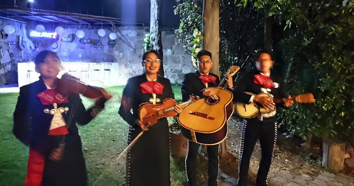 Mariachis Atizapán, Nicolás Romero, Tlalnepantla, Cuautitlán Izcalli, Tultitlán, Azcapotzalco. Relámpago Capitalino