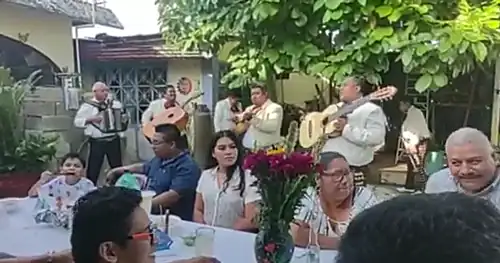 Mariachi Estrella, negocios en Minatitlán, Veracruz
